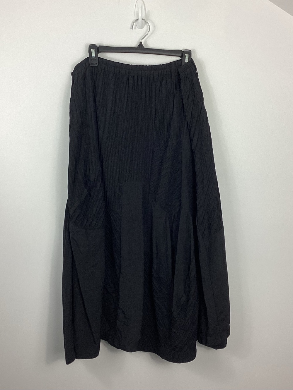 Moyuru Multi Pleat Black Skirt Size Large